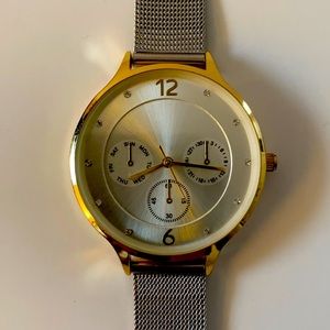 Professional looking no name watch